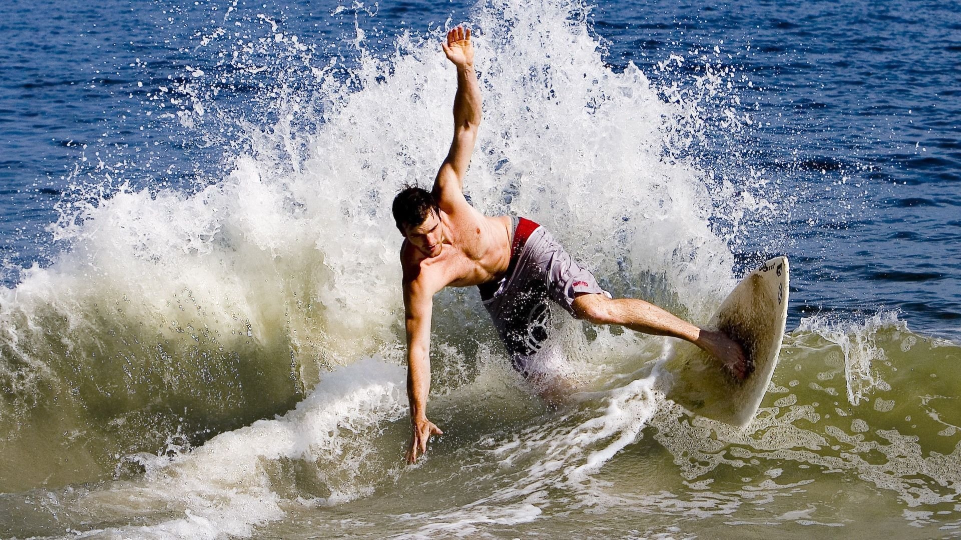 _极限攀岩OL赛事:虚拟科技刷新攀岩体验_,极限攀爬游戏